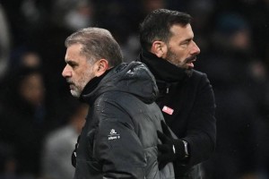 电讯报：列维面临巨大压力，波斯特科格鲁帅位悬而未决